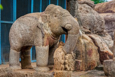 07 21 2007, Ganesha Gumpha Udaygiri Mağaraları, Orissa, Hindistan Asya Mağarası 'nı koruyan fil..