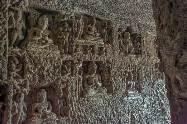 2012 Varios Escultores Junto Puerta Entrada Antigua Cuevas Budistas Aurangabad — Foto de Stock