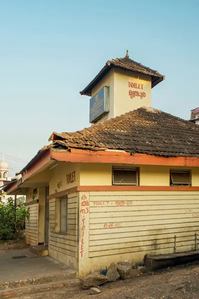 01 23 2013 Heritage Architecture-Public Wash Roome Tuvalet Otobüsü Stand- Kottayam; Kerala Hindistan Asya.