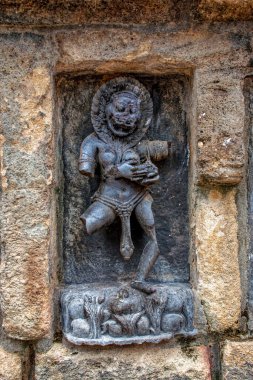 07 21 2007 9. yüzyıl Yogini Tapınağı 'ndaki 64 yoginiden biri, tanrıça Durga' ya, Hirapur 'a Bhubaneshwar yakınlarındaki Odisha Orissa Hindistan Asya' ya olan yardımları için taptı..