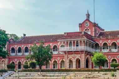 06 05 2015 Vintage The Karnataka Sanat Koleji 1920 yılında inşa edildi ve zamanın Güney Mahratta Demiryolu 'nun genel merkezinde yer almaktadır. Dharwad, Karnataka, Hindistan, Asya.