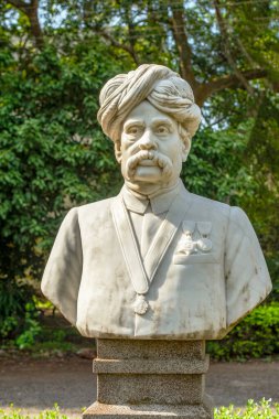 06 05: 2015 Vintage Diwan Bahadur Rodda Shrinivas Kurucu Heykel Koleji, dharwad, Karnataka, Hindistan, Asya