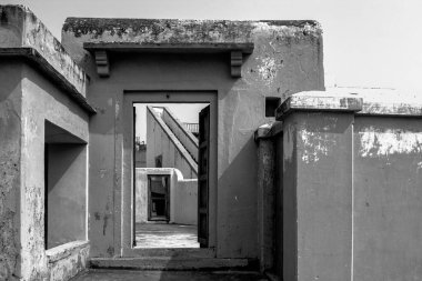 Jantar Mantar 'ın 10 02 2005 tarihli Vintage Black and White fotoğrafı, Varanasi Bankası, Uttar Pradesh, Hindistan Asya' da bulunan bir Gözlemevi.