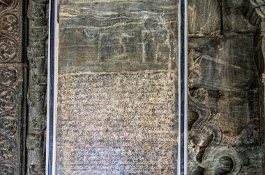 06 06: 2015 Batı Chalukya Sanat, Haveri, Karnataka, Hindistan Asya 'da inşa edilen Taş Siddhesvara Tapınağı üzerine Eski Yazıt