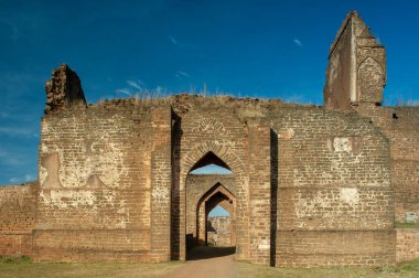 Bahmanid Hanedanlığı 'na bağlı Bidar Kalesi' nin 12: 23 Ruiens 'i 1427' de Gulbarga 'dan Bidar' a taşındı.. 