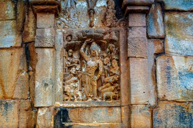 Badami 'nin kuzey kayalık tepesinde 06 07 2008 Vintage Upper Shivalaya; Unesco World Heritage sitesi chalukya Dynasty sotne art.Karnataka; Hindistan..