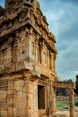 Badami 'nin kuzey kayalık tepesinde 06 07 2008 Vintage Upper Shivalaya; Unesco World Heritage sitesi chalukya Dynasty sotne art.Karnataka; Hindistan..