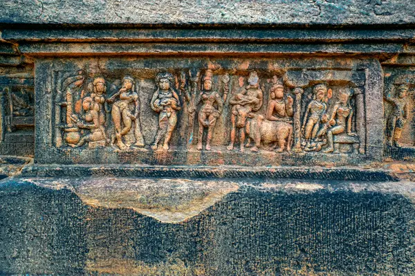 Badami 'nin kuzey kayalık tepesinde 06 07 2008 Vintage Upper Shivalaya; Unesco World Heritage sitesi chalukya Dynasty sotne art.Karnataka; Hindistan..