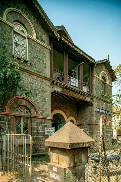 01 14 2007 Pune 'daki Century-Old Home Parsi Zorashtrian' ın Vintage dönüşü. Maharashtra. Hindistan Asya.