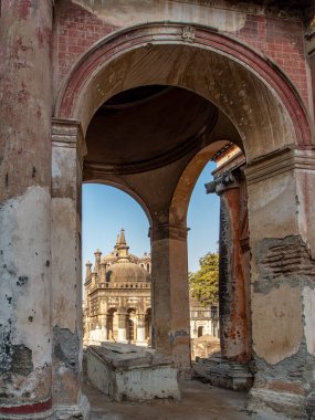 01 19 2023 Centyuri Eski Mezarlığı Vintage Turne Hollanda sömürge mimarisi Hollanda Mezarlığı Surat Gujarat Hindistan Asya.