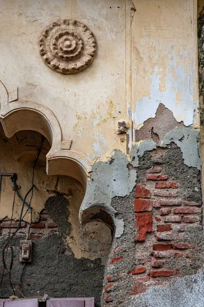 09 20 2006 Eski Shri Jagannath Mahadev Tapınağı; Walkeshwar; Mumbai; Maharashtra; Hindistan; Asya