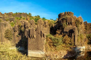 1223 2010 Bahmanid Hanedanlığı 'nın Bidar Kalesi Duvarı' nın dışında 1427 yılında başkentini Gulbarga 'dan Bidar' a taşıdı.. 