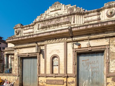 02 25 2024 Vintage Old PALACE Talk KIES 1932 Parel Yolu, Byculla Tren İstasyonu yakınında. Mumbai Maharashtra Hindistan Asya.