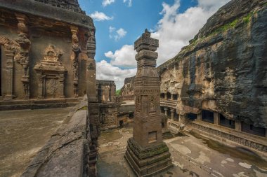 08 18 2006 Kailasa Tapınağı, Ellora veya Kailashanatha Tapınağı kaya kesimi Hindu tapınaklarının en büyüğü resmi adıyla Chhatrapati Sambhaji Nagar Maharashtra Hindistan Asya olarak bilinen UNESCO dünya mirası Aurangabad sitesi..