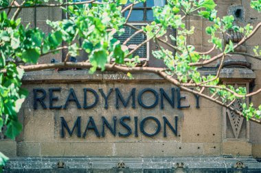 09: 30 Eski Sanat Deko tipografisi, İmza tahtası Bombay, Mumbai, Maharashtra, Hindistan Asya.