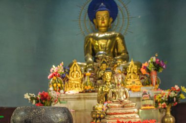 08 29 2008 Vintage Old Statues, Of Buddha at Lumbini Dharmodaya Buddha Vihar, UNESCO World Heritage site, Gautam Buddha 'nın Lumbini, Nepal Asia' daki doğum yeri.