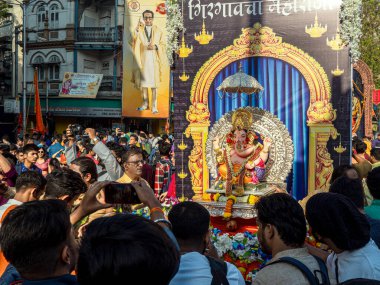 04 09 2024 Festivali Geçit Töreni ünlü Girgaon, veya Girgaum Jagannath Shankar Sheth Yolu Mumbai Maharashtra Hindistan Asya