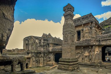 08 18 2006 Kailasa Tapınağı, Ellora veya Kailashanatha Tapınağı kaya kesimi Hindu tapınaklarının en büyüğü resmi adıyla Chhatrapati Sambhaji Nagar Maharashtra Hindistan Asya olarak bilinen UNESCO dünya mirası Aurangabad sitesi..