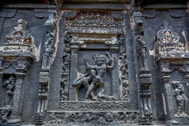 08 18 2006 Kailasa Tapınağı, Ellora veya Kailashanatha Tapınağı kaya kesimi Hindu tapınaklarının en büyüğü resmi adıyla Chhatrapati Sambhaji Nagar Maharashtra Hindistan Asya olarak bilinen UNESCO dünya mirası Aurangabad sitesi..