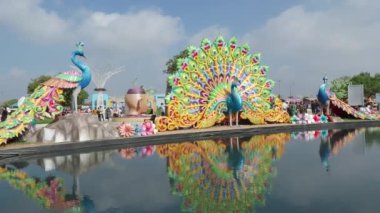 01 09 2024 Bir toprak kazıcı makine Bir Lokgram Kalyan Maharashtra Hindistan Asya.