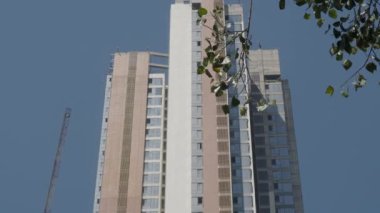 02 25 2024 Yeni Yüksek Binası Jacob Circle Saat Rasta nao Sant Gadge Maharaj Chowk Mahalaxmi Mumbai Maharashtra Hindistan Asya.  