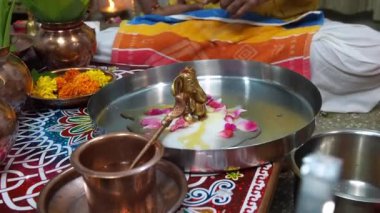 10 23 2021 Geleneksel Havan: Shanti Ulhas Lokgram Kalyan Maharashtra Hindistan Asya.