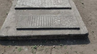 01 19 2023 Eski Koloni mimarisi Sura Gujarat Hindistan Asya Ermeni Mezarlığı.