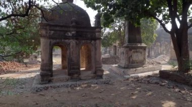 01 19 2023 Eski Koloni mimarisi Sura Gujarat Hindistan Asya Ermeni Mezarlığı.
