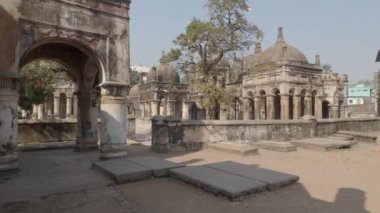 01 19 2023 Eski Koloni mimarisi Sura Gujarat Hindistan Asya Ermeni Mezarlığı.
