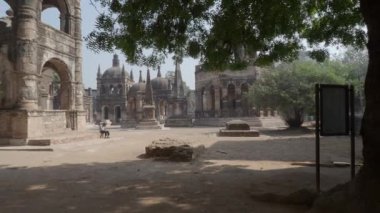 01 19 2023 Eski Koloni mimarisi Sura Gujarat Hindistan Asya Ermeni Mezarlığı.
