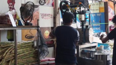 03 12 2022 Geleneksel Holi ka Dahan Dhulivandan Lokgram Kalyan Maharashtra Hindistan 'da