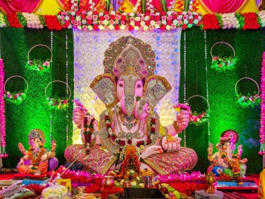 09 27 2023 Tayland toplumu Sarvajanik Ganesh Utsav Charni Yolu Mumbai Maharashtra Hindistan Asya.