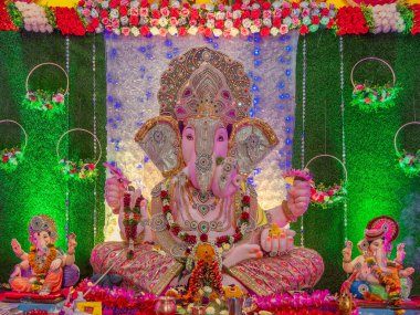 09 27 2023 Tayland toplumu Sarvajanik Ganesh Utsav Charni Yolu Mumbai Maharashtra Hindistan Asya.