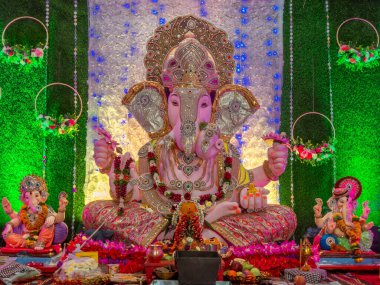 09 27 2023 Tayland toplumu Sarvajanik Ganesh Utsav Charni Yolu Mumbai Maharashtra Hindistan Asya.