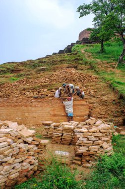08 27 2008 Vintage Old Kesariya Buda 'nın ünlü Kalama Sutta öğrettiği yerde stupa hala kazı ve restorasyon geçiriyor Kesariya: Tajpur Deur Chakia East Champaran Bihar India Asi