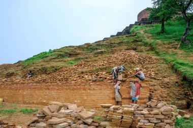 08 27 2008 Vintage Old Kesariya Buda 'nın ünlü Kalama Sutta öğrettiği yerde stupa hala kazı ve restorasyon geçiriyor Kesariya: Tajpur Deur Chakia East Champaran Bihar India Asi