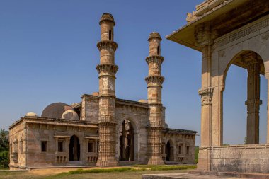 10 19 2007 Vintage Old Kevada Camii Champaner, Pavagadh Arkeoloji Parkı, UNESCO Dünya Mirası Bölgesi. Gujarat Hindistan Asya.