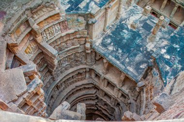10 20 2007 Vintage Old Stepwell Rani ki vav, Hindistan 'ın Gujarat şehrinde entrika ile inşa edilmiş tarihi bir yer. Bir UNESCO dünya mirası bölgesi Patan Kuzey Gujarat Hindistan Asya.