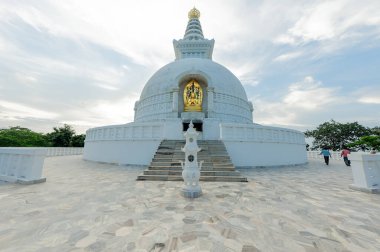 Vishwa Shanti Stupa, Rajgir, Bihar, Hindistan Asya 'daki Altın Buda Heykeli' nde Eski Buda Hayatı..