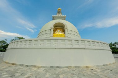Vishwa Shanti Stupa, Rajgir, Bihar, Hindistan Asya 'daki Altın Buda Heykeli' nde Eski Buda Hayatı..