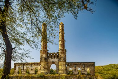 Champaner 'in eski mirası olan 127 2006 Vintage Iteri Mescid. Amir Manzil olarak da bilinir. Bir UNESCO Dünya Mirası Alanı olan Champaner Panchmahal Gujarat, Hindistan 'da bulunmaktadır..