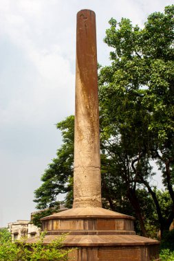  10 02 2005 Vintage Eski 6. yüzyıl, Gupta dönemi, yazılı sütun. Prahladpur vil, Ghazipur Queens College, Banaras, Varanasi, Uttar Pradesh, Hindistan, Asi