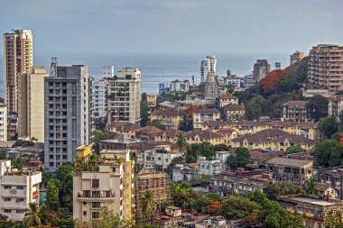 Mumbai 'deki 2005 31 2005Babulnath Tapınağı yükselişte Mumbai Maharashtra Hindistan' daki yeni binaları gösteriyor..