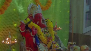 03 12 2022 Geleneksel Holi ka Dahan Dhulivandan Lokgram Kalyan Maharashtra Hindistan 'da