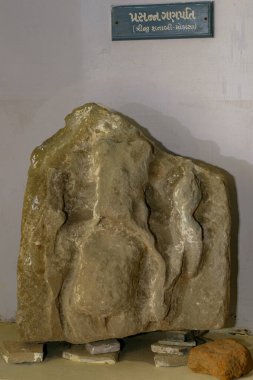 03 27 2010 Vintage Old Thread to Twelve Century antika taş heykel Madosa College Museum arkeolojik nesnelerin deposudur. Aravalli Bölgesi: Kuzey Gujarat Hindistan, Asya