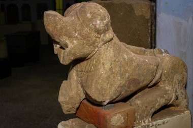 03 27 2010 Vintage Old Thread to Twelve Century antika taş heykel Madosa College Museum arkeolojik nesnelerin deposudur. Aravalli Bölgesi: Kuzey Gujarat Hindistan, Asya