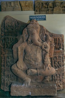 03 27 2010 Vintage Old Thread to Twelve Century antika taş heykel Madosa College Museum arkeolojik nesnelerin deposudur. Aravalli Bölgesi: Kuzey Gujarat Hindistan, Asya