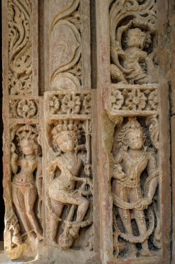 Mandir Khed-Roda Anıtlar Grubu 'ndaki 02 15 2010 Taş oymacılığı sekizinci yüzyılda yedi Hindu tapınağı yapılmıştır. Khed Chandarni Himatnagar SabArkantha Gujarat Hindistan Asya