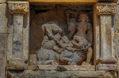 Khed-Roda Anıtlar Grubu 'ndaki 02 15 2010 Taş oymacılığı sekizinci yüzyılda yedi Hindu tapınağı yapılmıştır. Khed Chandarni Himatnagar SabArkantha Gujarat Hindistan Asya