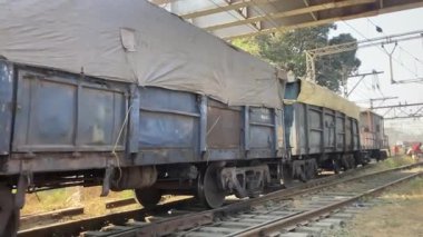 01 31 2025 Goodes Wagon Train under structure on the train track, Train wheels on the railway, Goodes Yard, Kalyan, Maharashtra, India, Asia